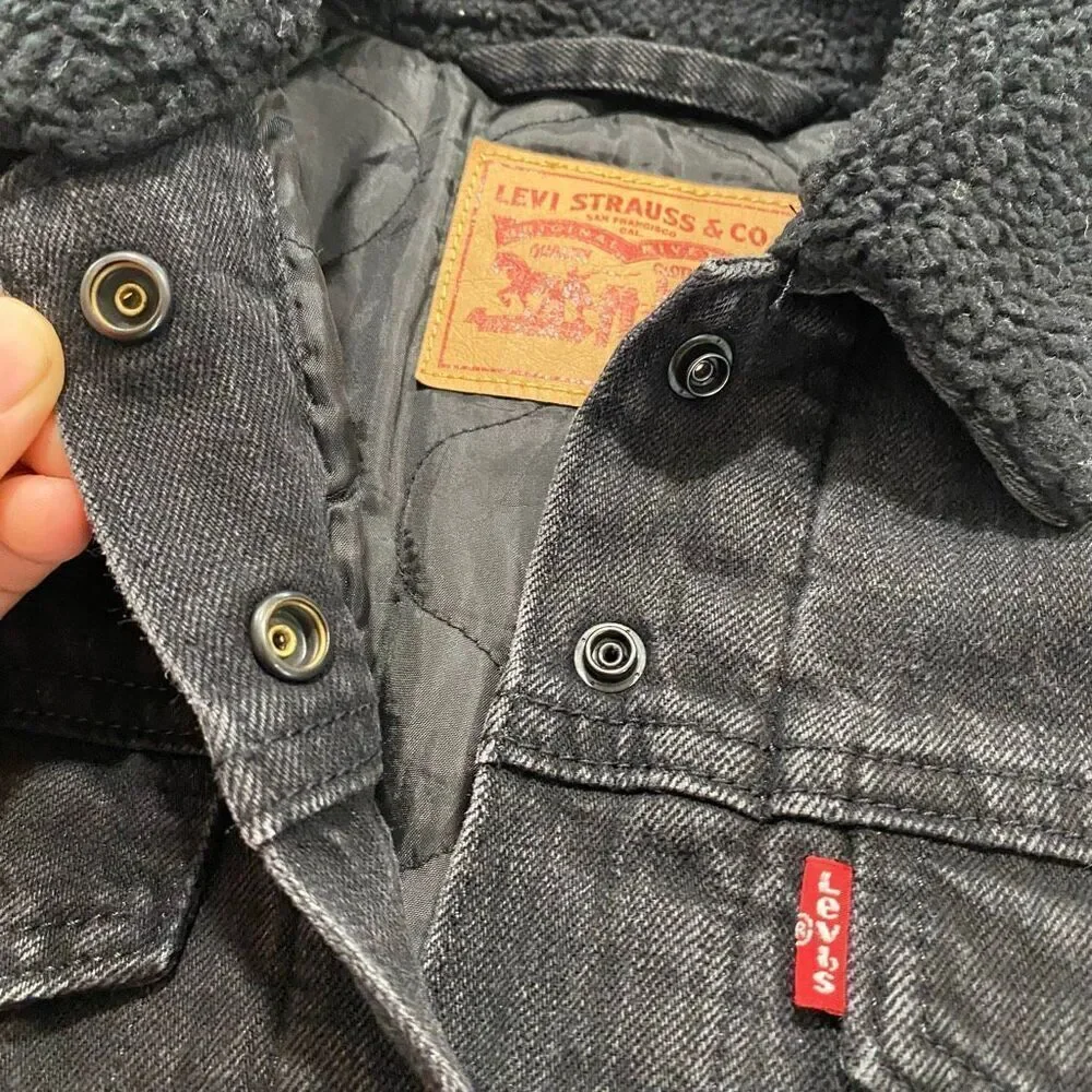 Levi’s Sherpa Collar Denim Jacket women’s Large Black Trucker Jacket Lined Warm